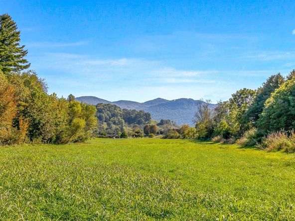 237 Ratcliff Cove Rd., Waynesville, NC 28786